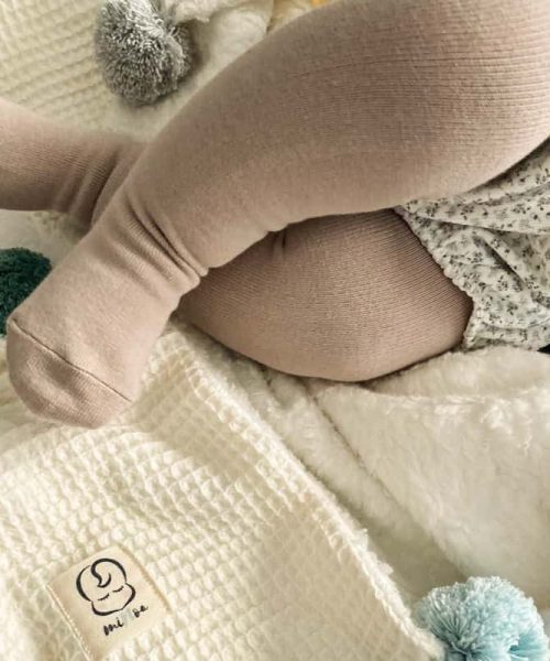 arrullo-bebe-hecho-a-mano-pies-bebe