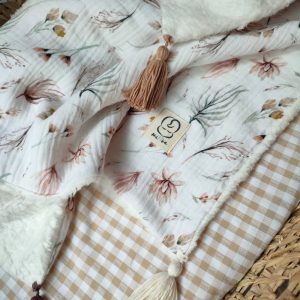 arrullos-bebe-manta-arrullo-invierno-flores-y-borlas