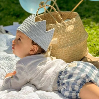 corona-tela-bebe-tumbado-boca-abajo-con-corona-y-culotte