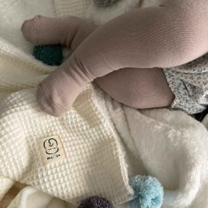 manta-arrullo-bebe-invierno-pies-de-bebe