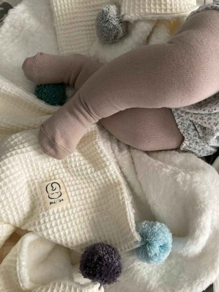 manta-arrullo-bebe-invierno-pies-de-bebe